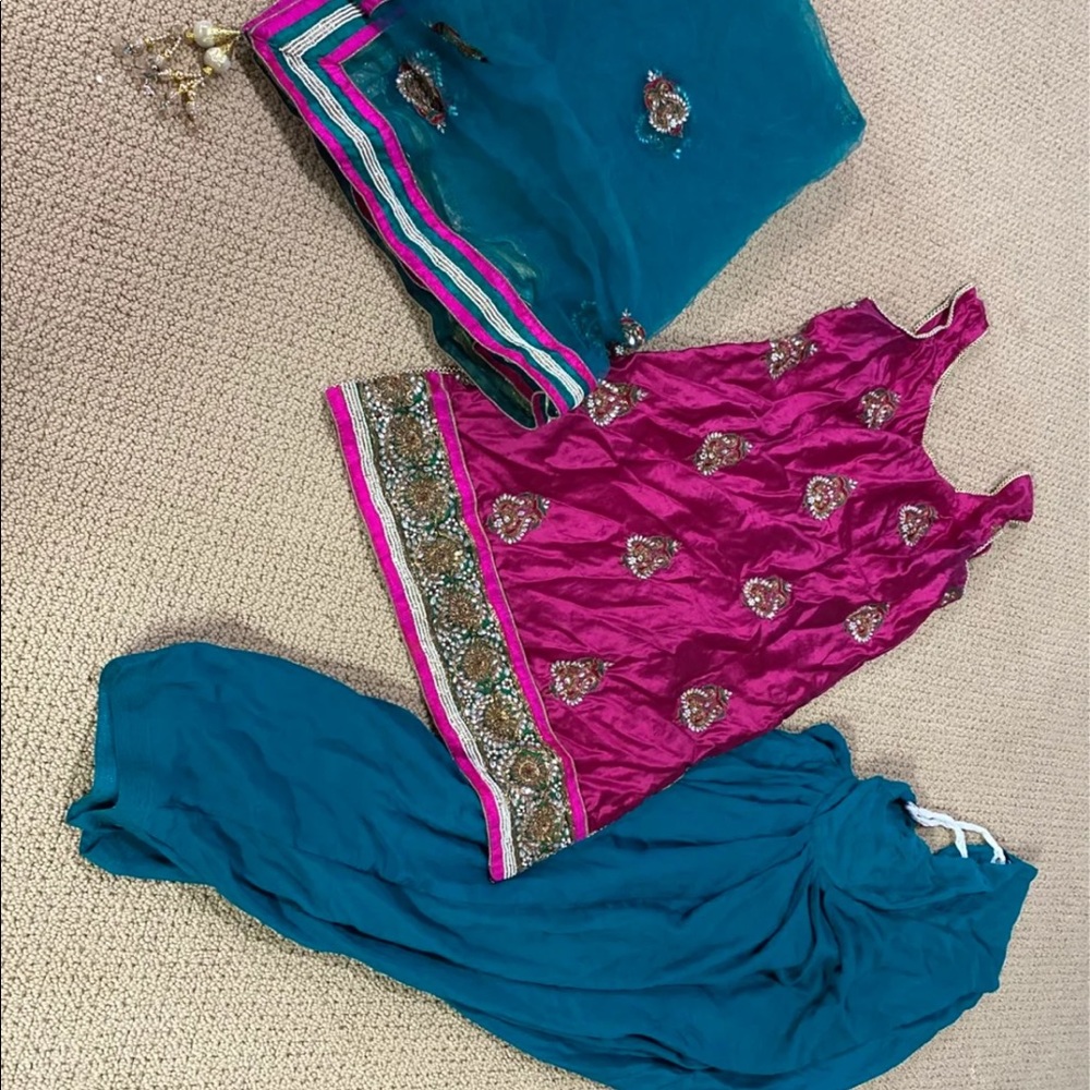 Indian/pakistani shalwaar kameez